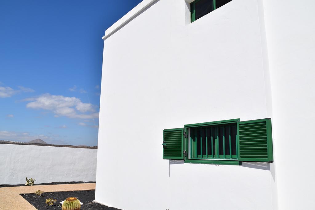 Alhambra Apartamentos Tias Exterior photo