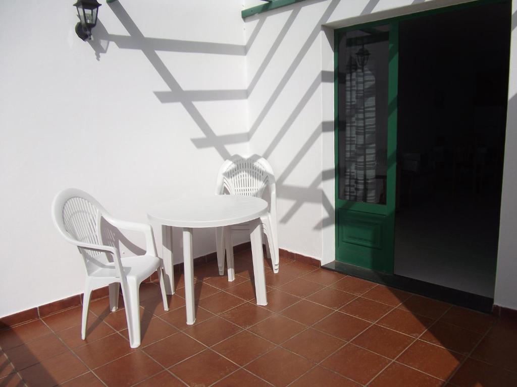 Alhambra Apartamentos Tias Exterior photo